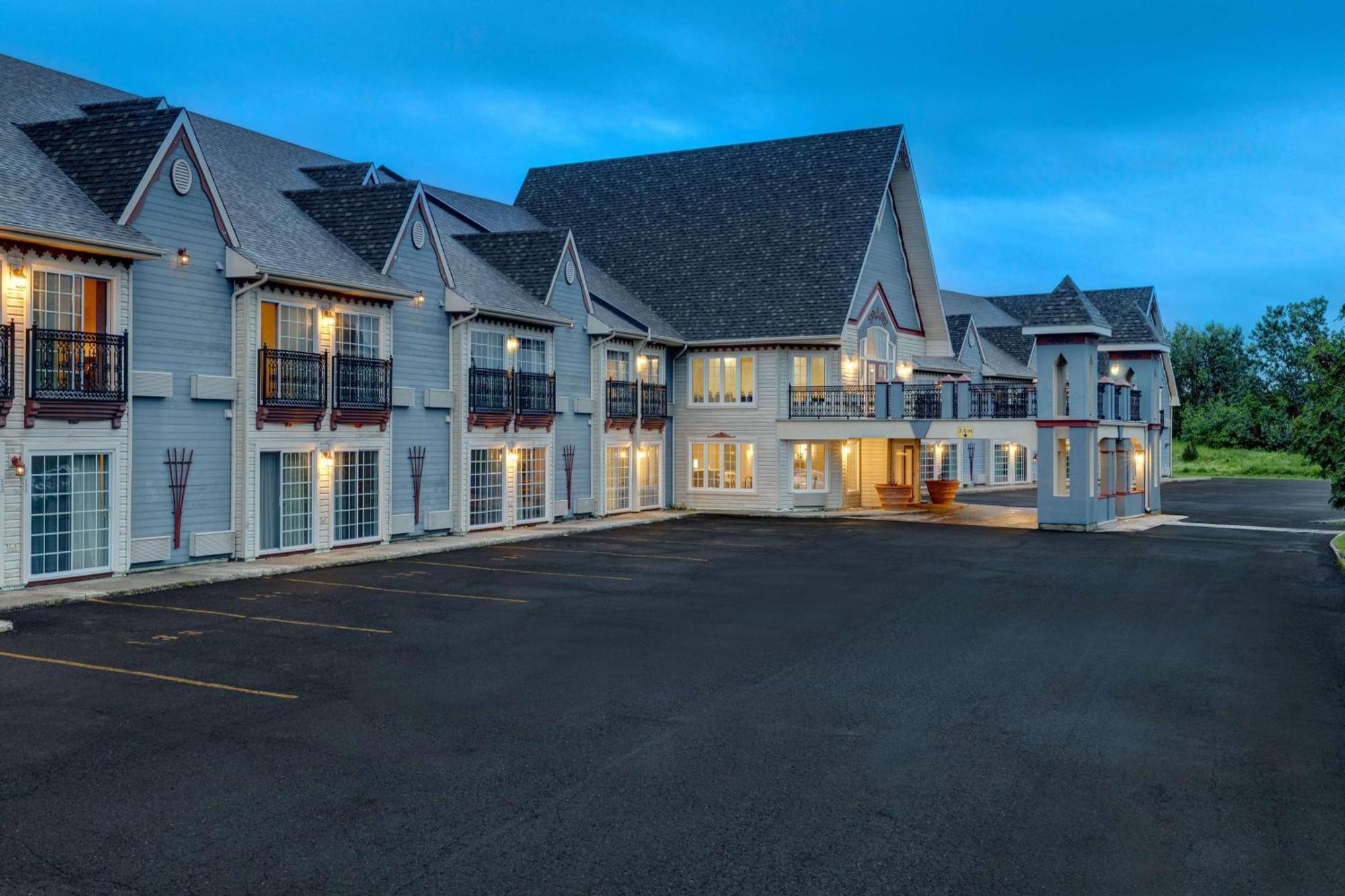 Days Inn By Wyndham Edmundston Esterno foto