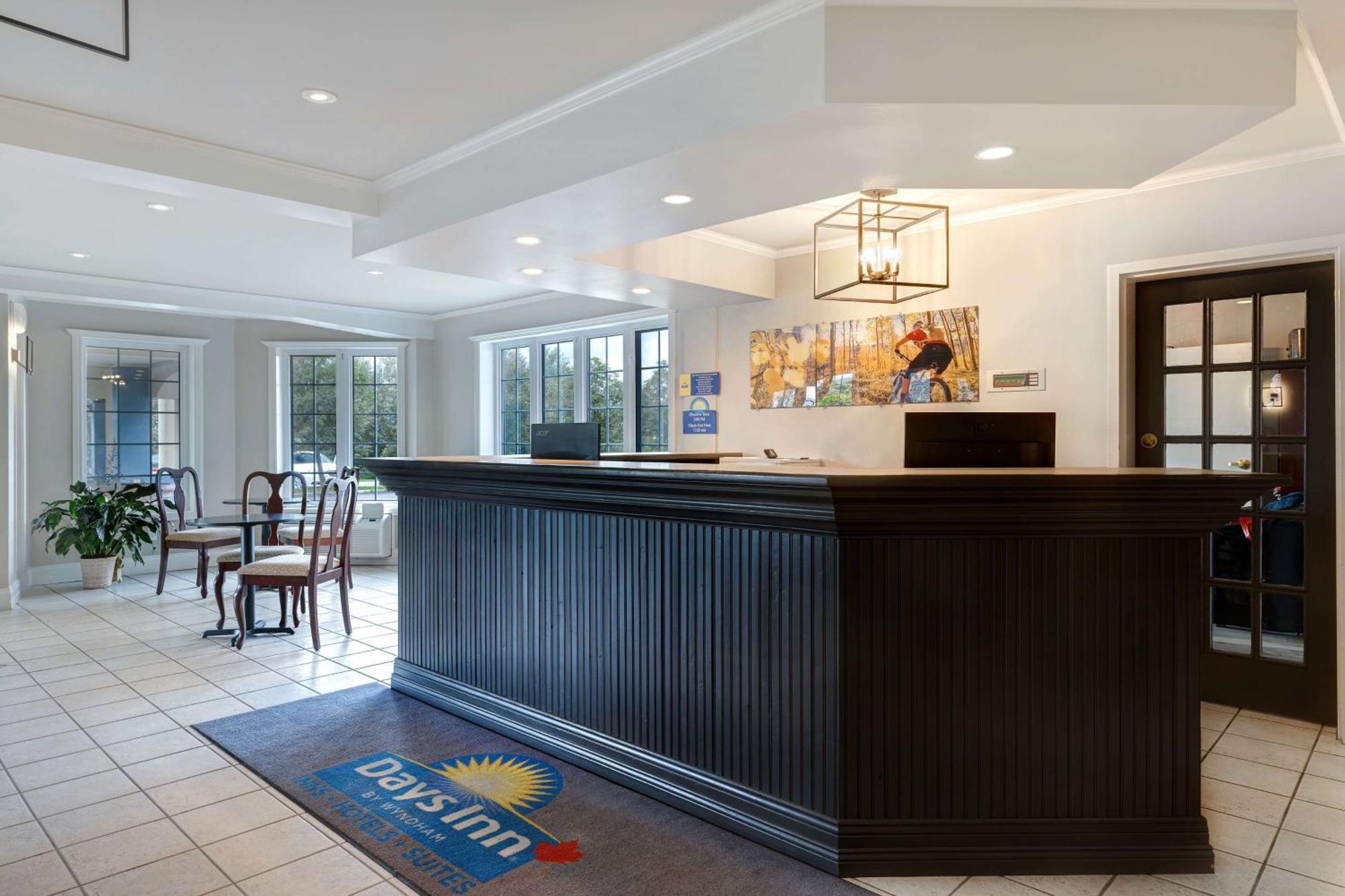 Days Inn By Wyndham Edmundston Esterno foto