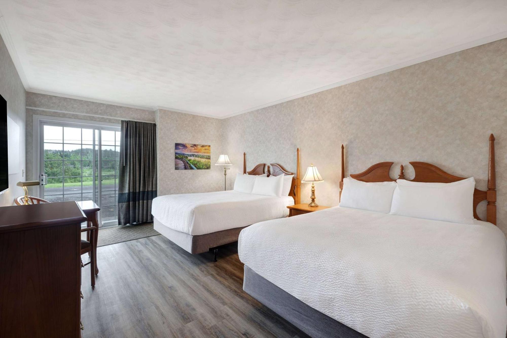 Days Inn By Wyndham Edmundston Esterno foto