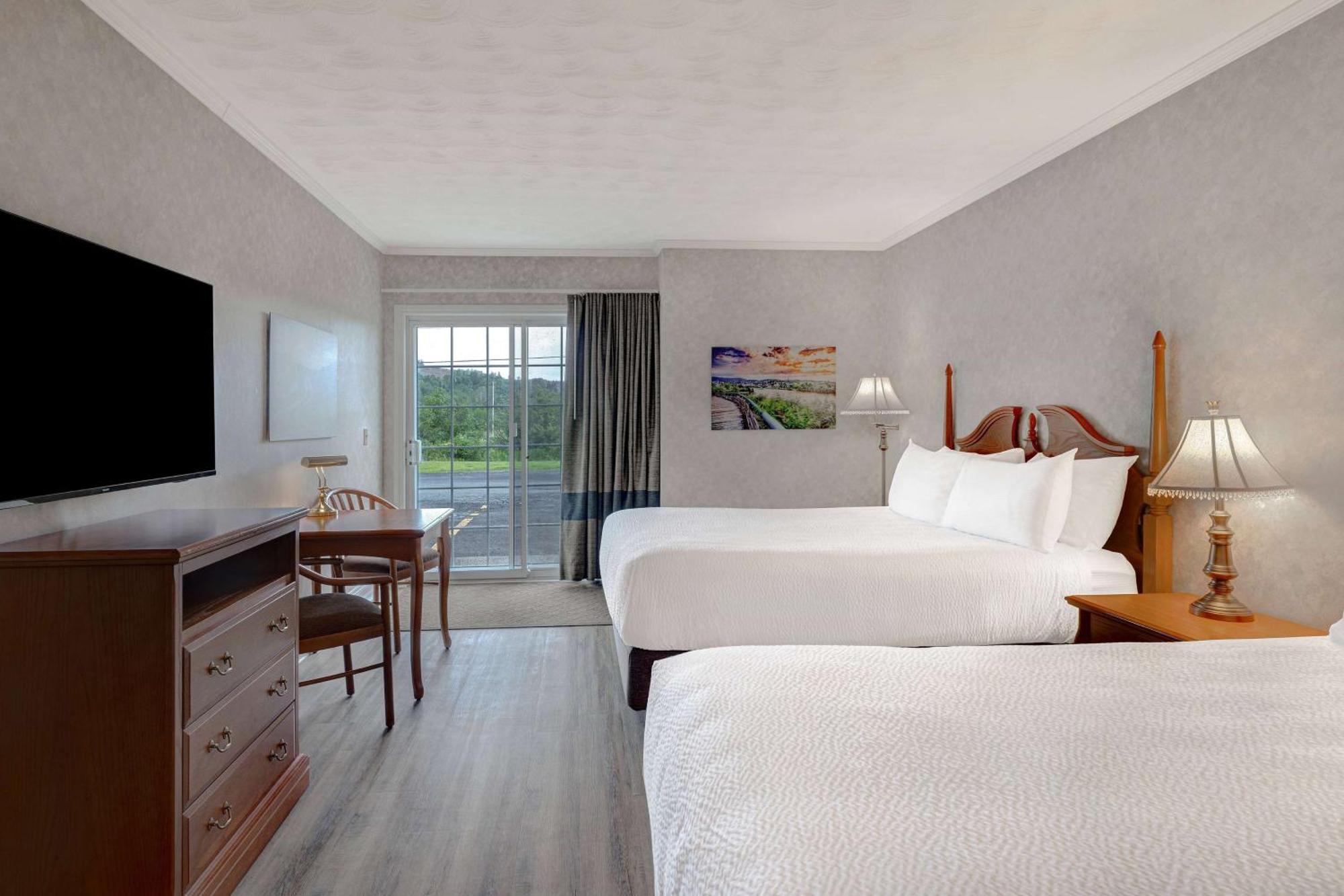 Days Inn By Wyndham Edmundston Esterno foto