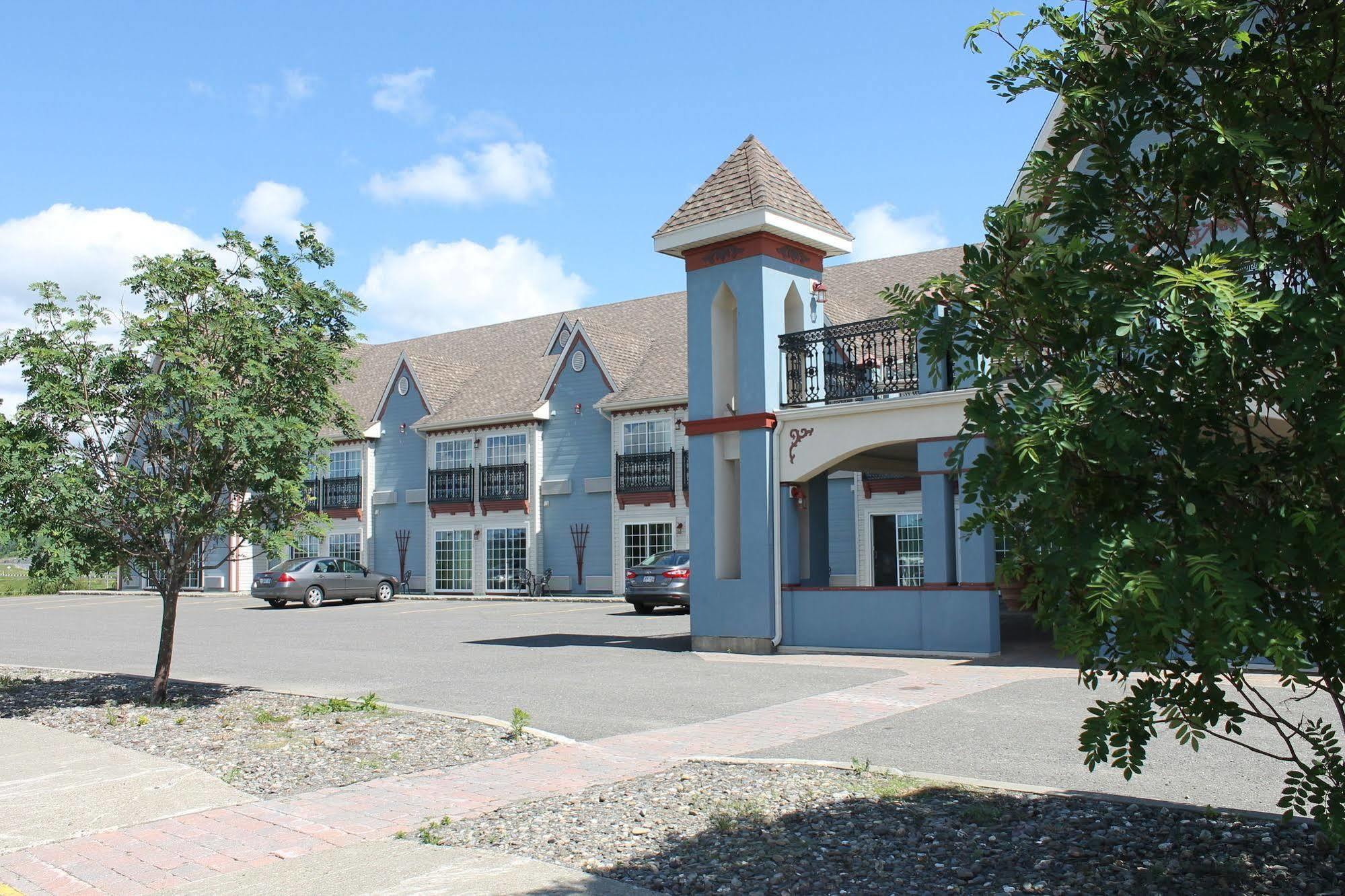 Days Inn By Wyndham Edmundston Esterno foto